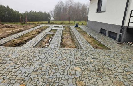 Žulové odseky: Nadčasová a odolná dlažba pro vaši zahradu
